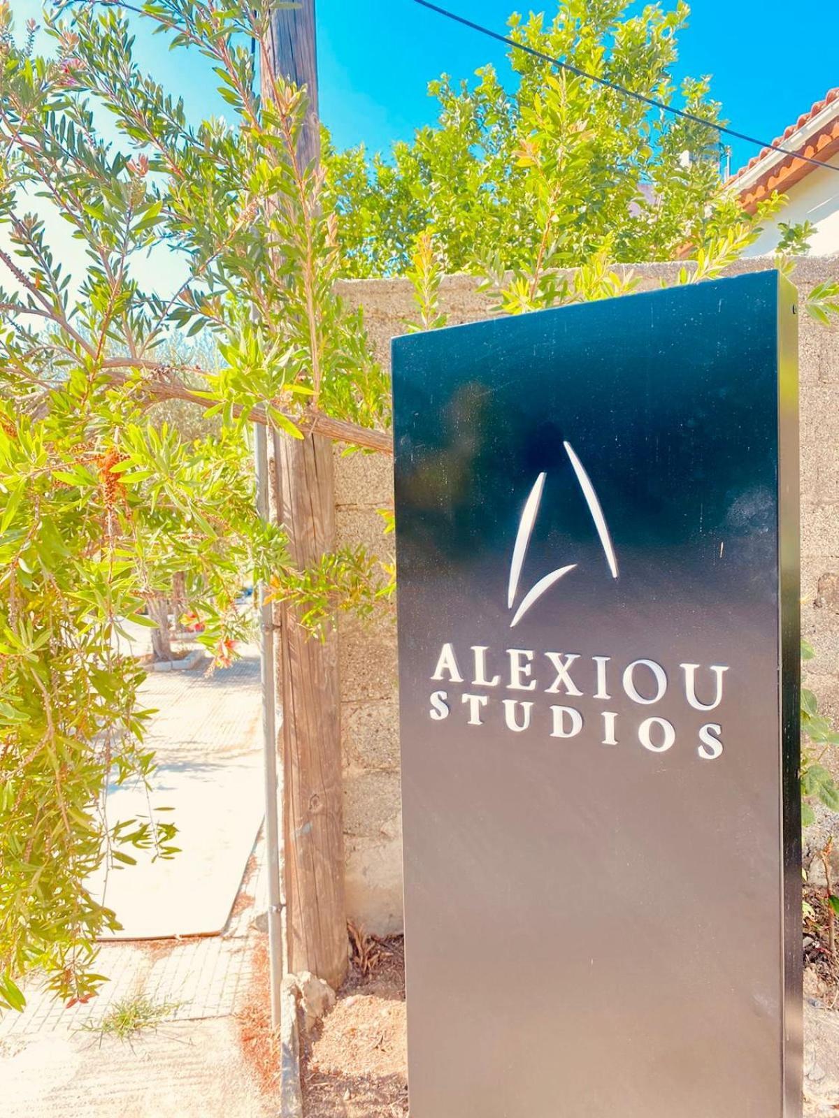 Alexiou Studios Lutrá Edipszú Kültér fotó
